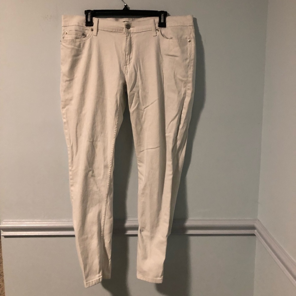 Levi’s 524 Too Superlow White Denim Jeans Size 33